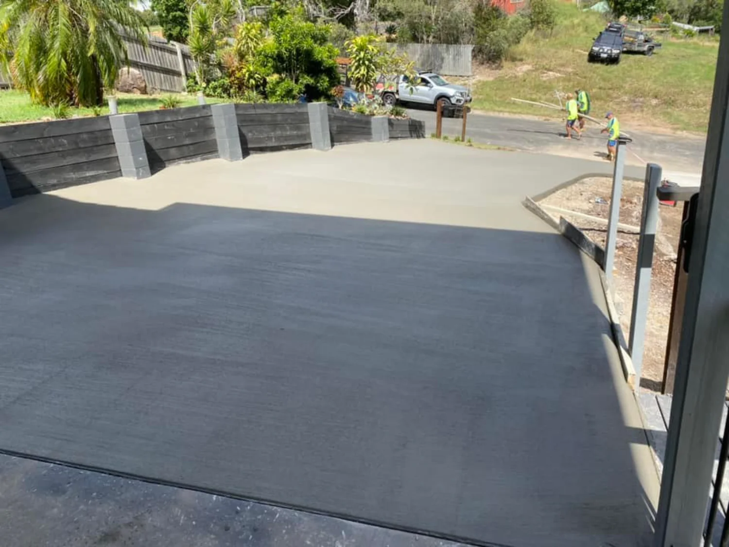 Concrete driveway on a hill professionally installed by the Mark Holstein Concreting team